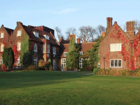 Отель Mercure Letchworth Hall Hotel  Лечуорт